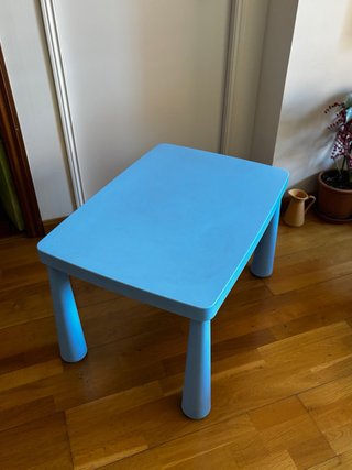 Mesa baja infantil IKEA azul