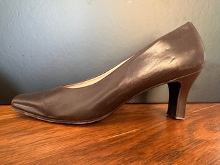 Zapatos de salón Farrutx en piel marrón