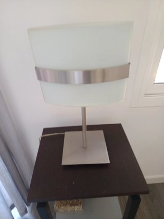 Lámpara de mesa moderna