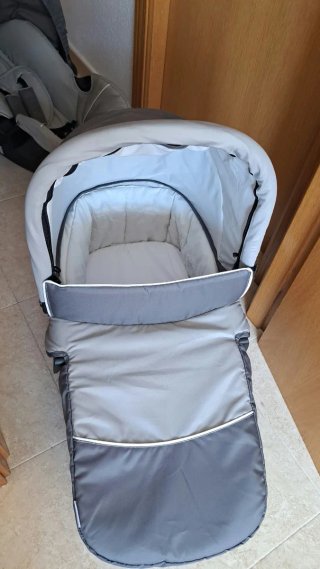 Capazo para bebé en tonos grises
