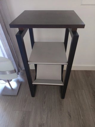 Mesita auxiliar de madera y metal