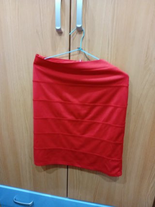 Falda corta roja