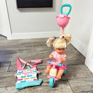 Muñeco Nenuco con Triciclo y Portabebés