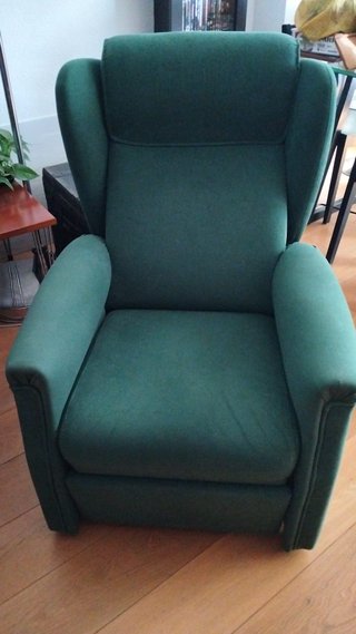 Sillón reclinable verde