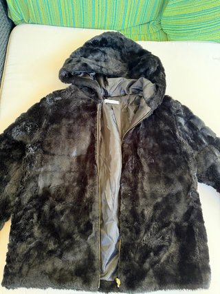 Chaqueta de Pelo Negra con Capucha