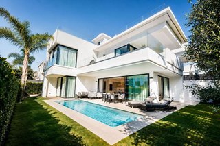Chalet en alquiler en Las Lomas de Río Verde en Marbella