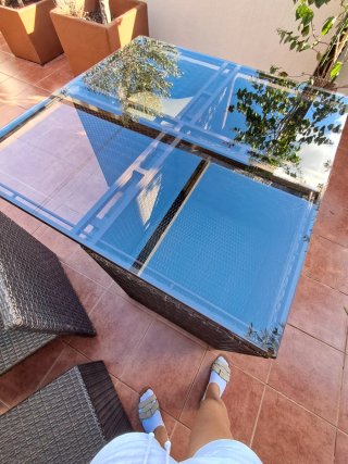Conjunto Mesa y 8 Sillas Encastrables