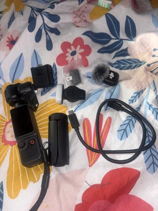DJI Osmo Pocket 4 Creator Combo