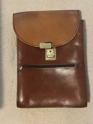 Cartera Plana de Cuero Marrón