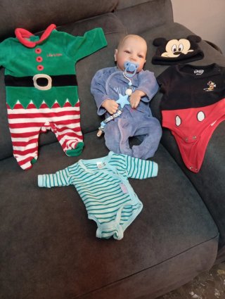 Muñeco Reborn con ropa navidas con peso