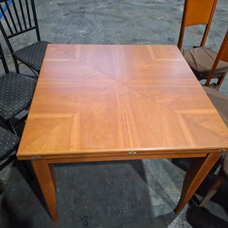 Mesa de comedor con 8 sillas