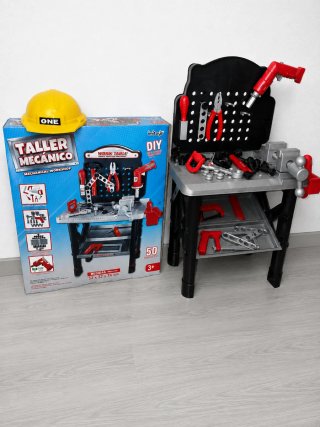 Taller Mecánico con Herramientas