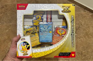 Pokémon Colección con Póster 30 Aniversario