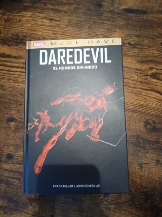 Reedición marvel must have daredevil. el hombre...