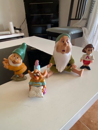 Set de 4 figuras de personajes