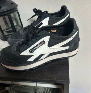 Zapatillas Reebok Negras y Blancas