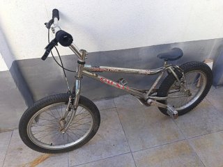 Bicicleta de Trial Monty Antigua
