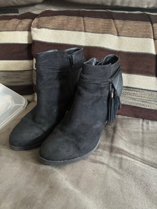 Botines Negros con Flecos
