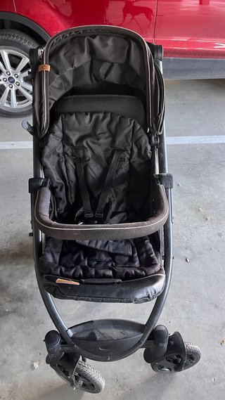 Carrito de bebé negro