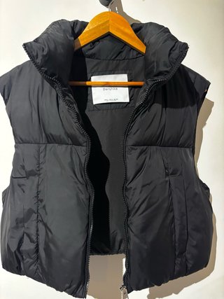 Chaleco acolchado negro Bershka