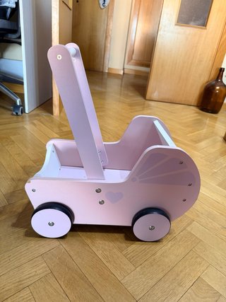 Carrito de madera para muñecas