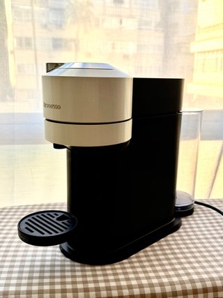 Cafetera Nespresso Vertuo Next De'Longhi