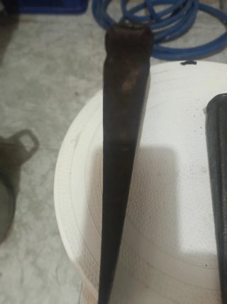 Cuña de hierro antigua