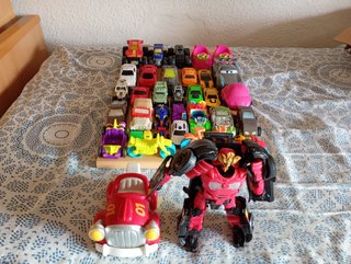 Lote de coches de juguete y transformer
