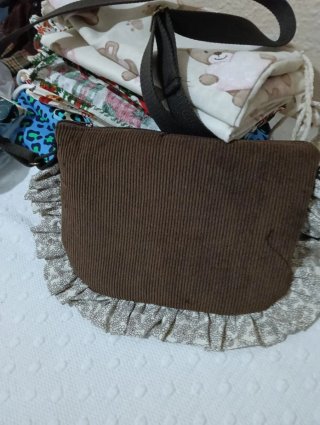 Bolso de mano artesanal marrón