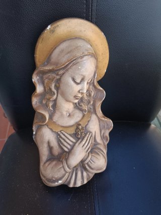 Figura de Santa en Escayola