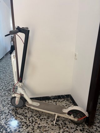 Patinete Eléctrico Blanco y Negro