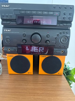 Vendo equipo de música  Formado por mas cosas
