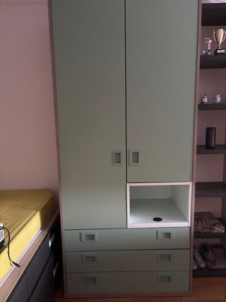 Armario de madera verde