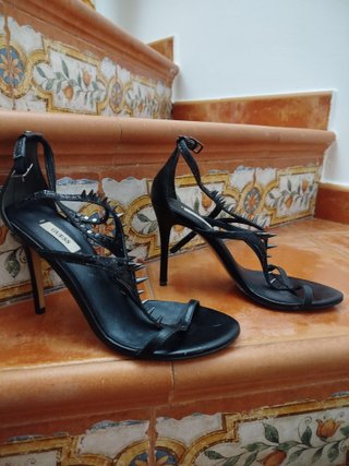 Sandalias de tacón Guess negras