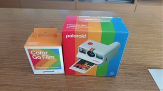Cámara Polaroid Go Generation 2 + Carrete 16 fotos
