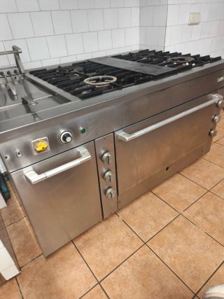 Cocina Industrial con Freidora Integrada