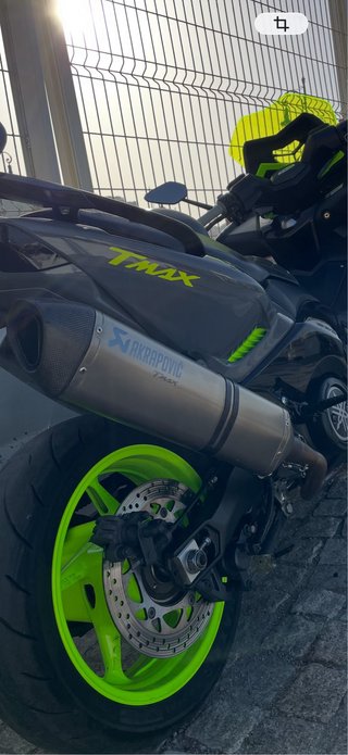 Escape Akrapovic para Yamaha Tmax 530