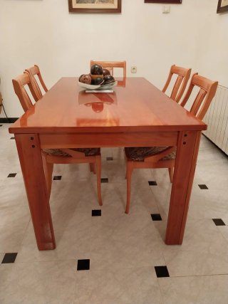 Mesa de Comedor con 6 Sillas de Madera
