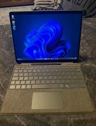 Microsoft Surface Pro 11 for business intel 268v