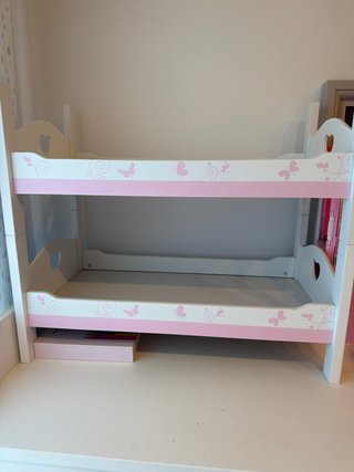 Litera de madera para muñecas