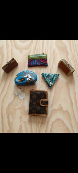 5MONEDEROS Y 1CARTERA+ REGALO