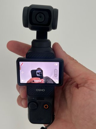 DJI Osmo Pocket 3 con accesorios