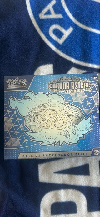 Caja de Entrenador Élite Pokémon Corona Astral