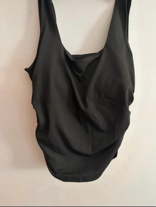 Top de tirantes negro