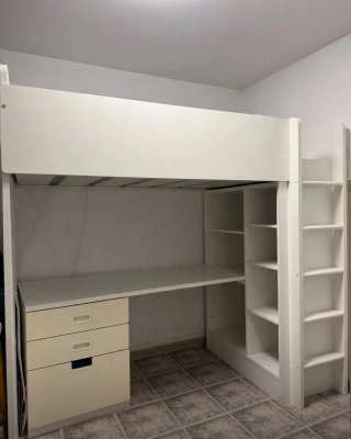 Cama Alta con Escritorio y Estantería