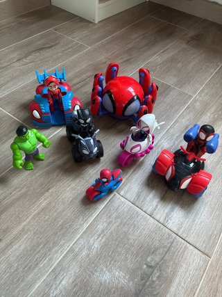 Pack de 7 figuras y vehículos Spidey