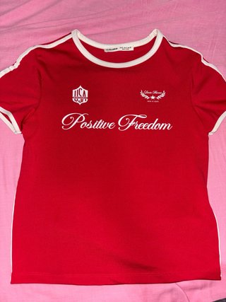 Camiseta ceñida roja Pull&Bear