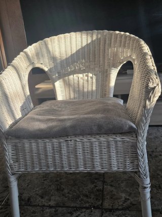 2 Sillas de mimbre blancas