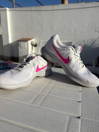 Zapatillas Nike Blancas y Rosas