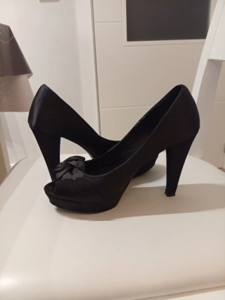 Zapatos de tacón negros